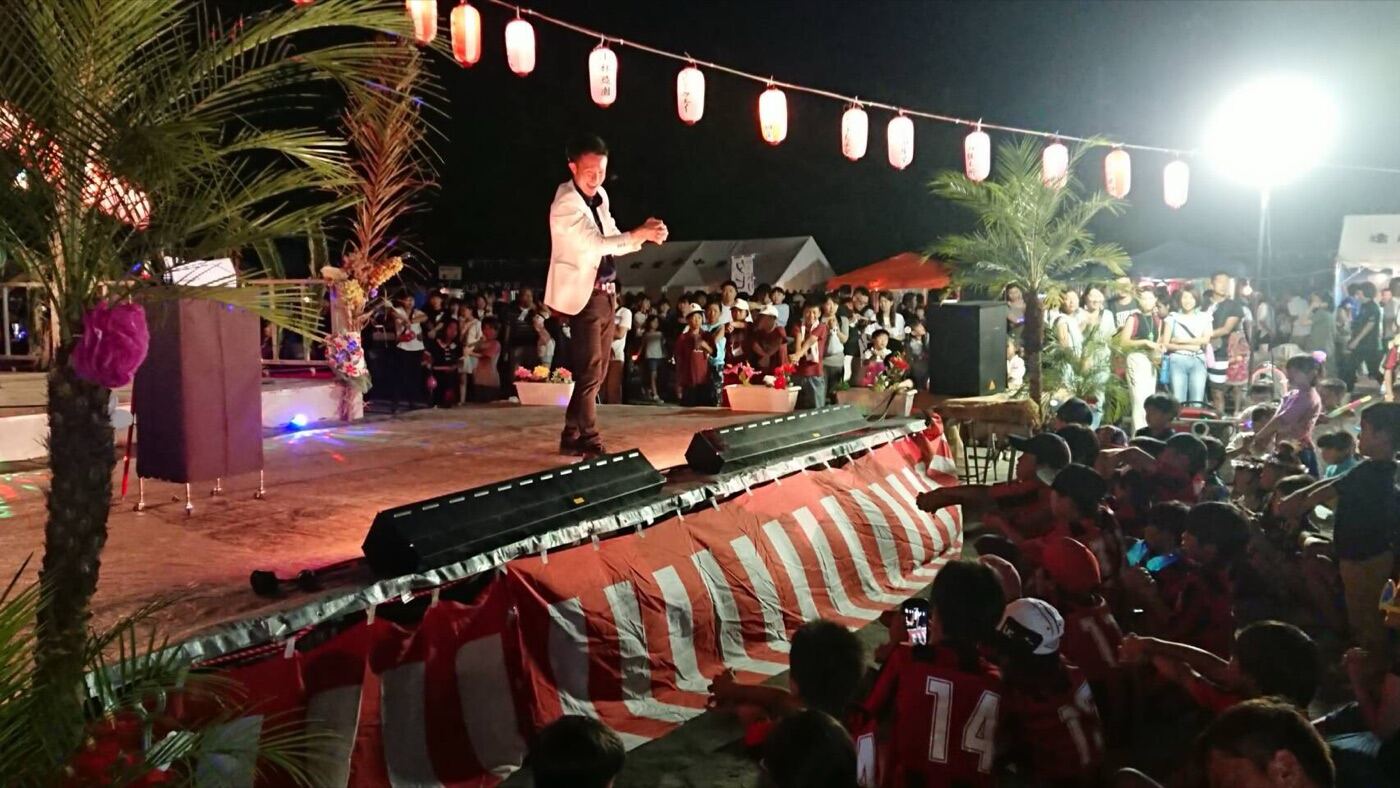 夏祭り 満員の野外ステージ