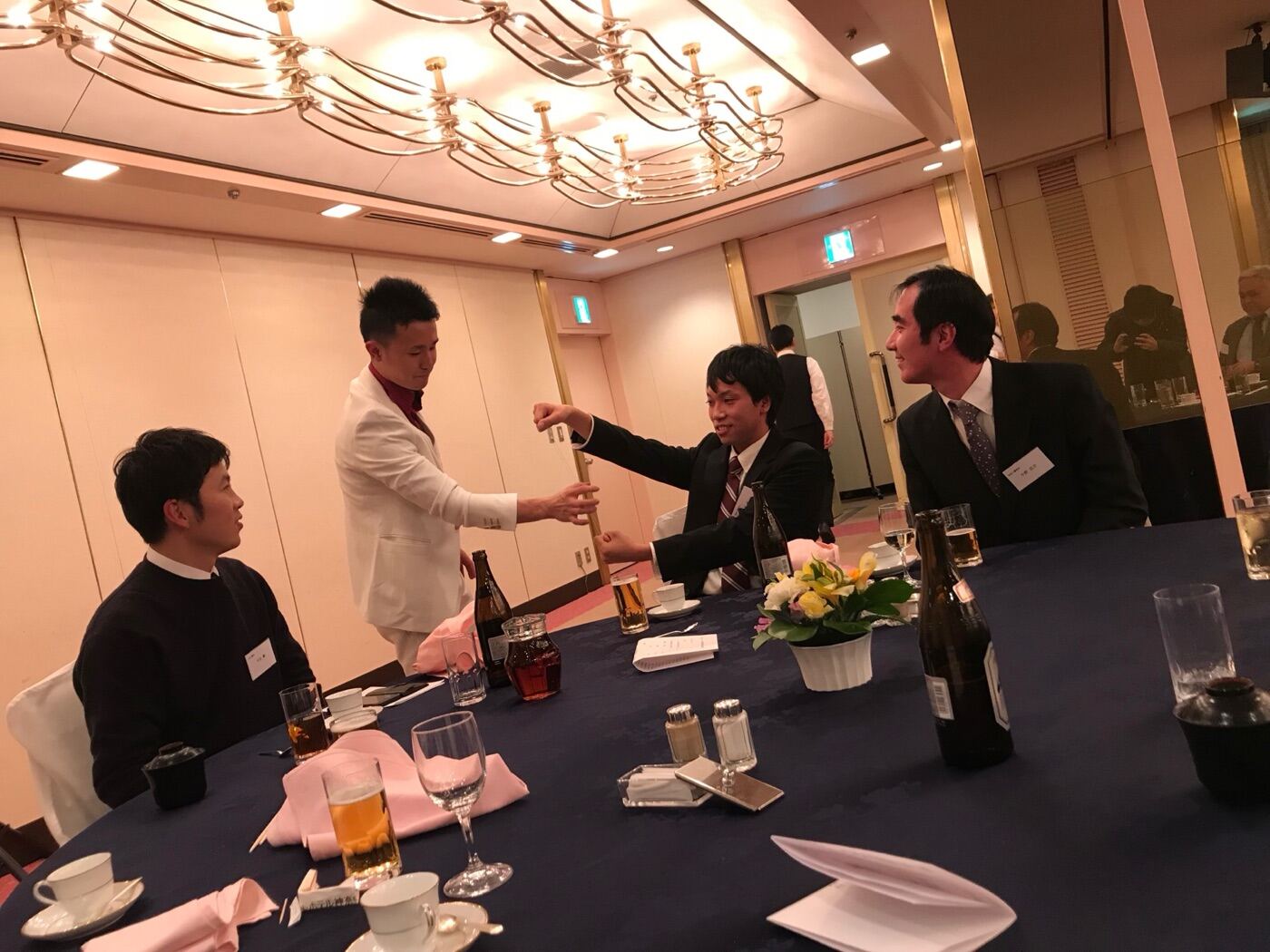 宴会場でのテーブルマジック