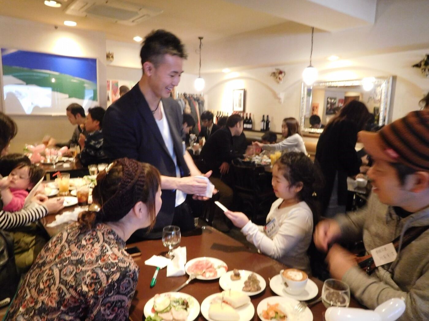 パーティーで子どもたちと